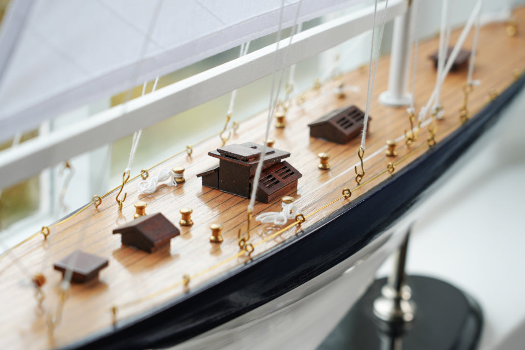 J Yacht