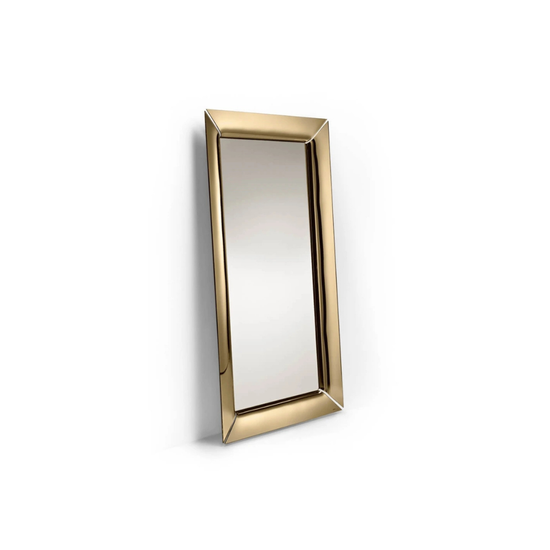 Fiam Italia designer glass furniture piece showcasing sculptural Italian craftsmanship and refined contemporary design.