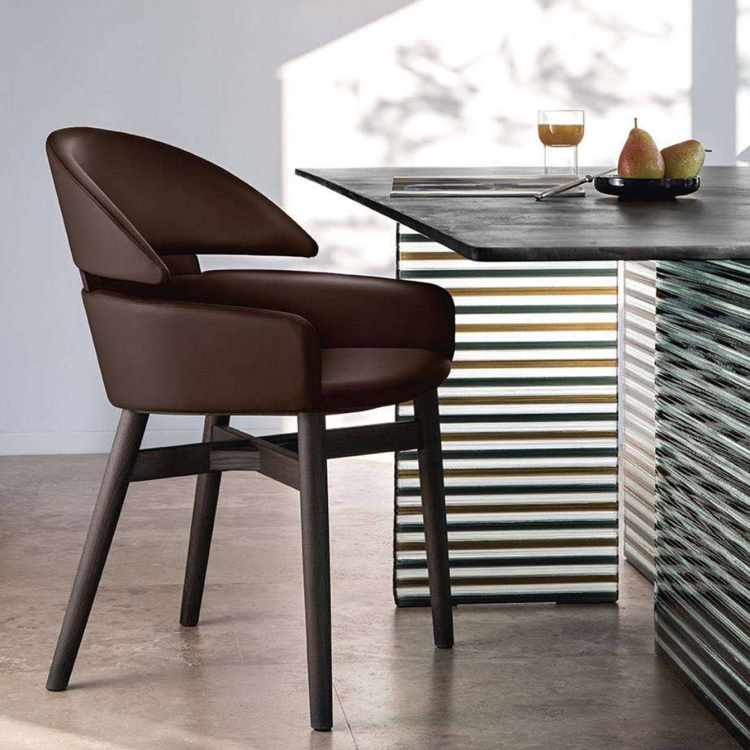 Fiam Italia designer glass furniture piece showcasing sculptural Italian craftsmanship and refined contemporary design.