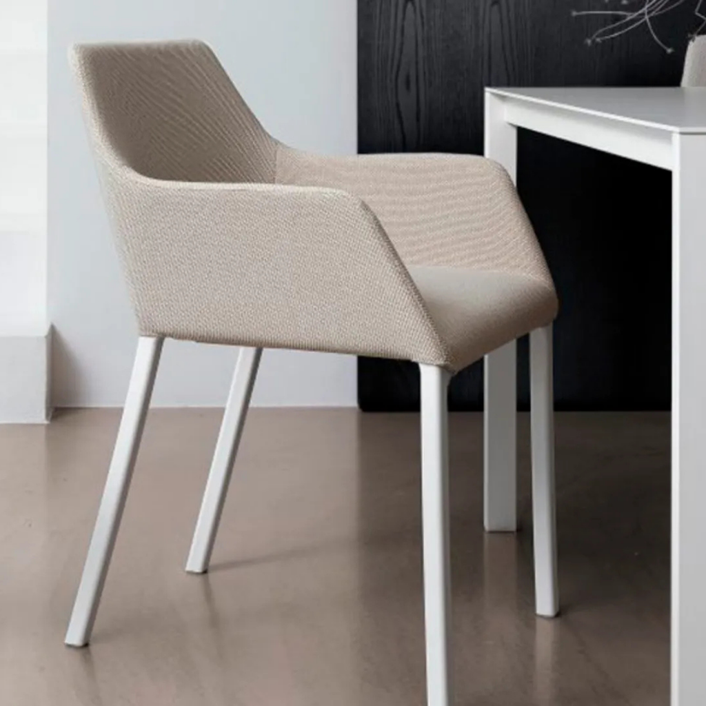 Designer furniture pieces by Chateau D'Ax, Chi Wing Lo, De Sede, Flou, Gamma Arredamenti, Lago, Liu Jo Living, Malerba, Missoni Home, Poltronova, Rolf Benz, Sur & Plus, Walter Knoll, Zanotta, Fiam, Jab, Giulio Marelli, Kristalia, Paolo C, Compar, Cornelio Cappellini, i4Mariani, Natisa, Potocco, Riva 1920, and more available at Royal Interiors Singapore. Shop showroom pieces at Royal 1956 in Delta House or Tan Boon Liat.