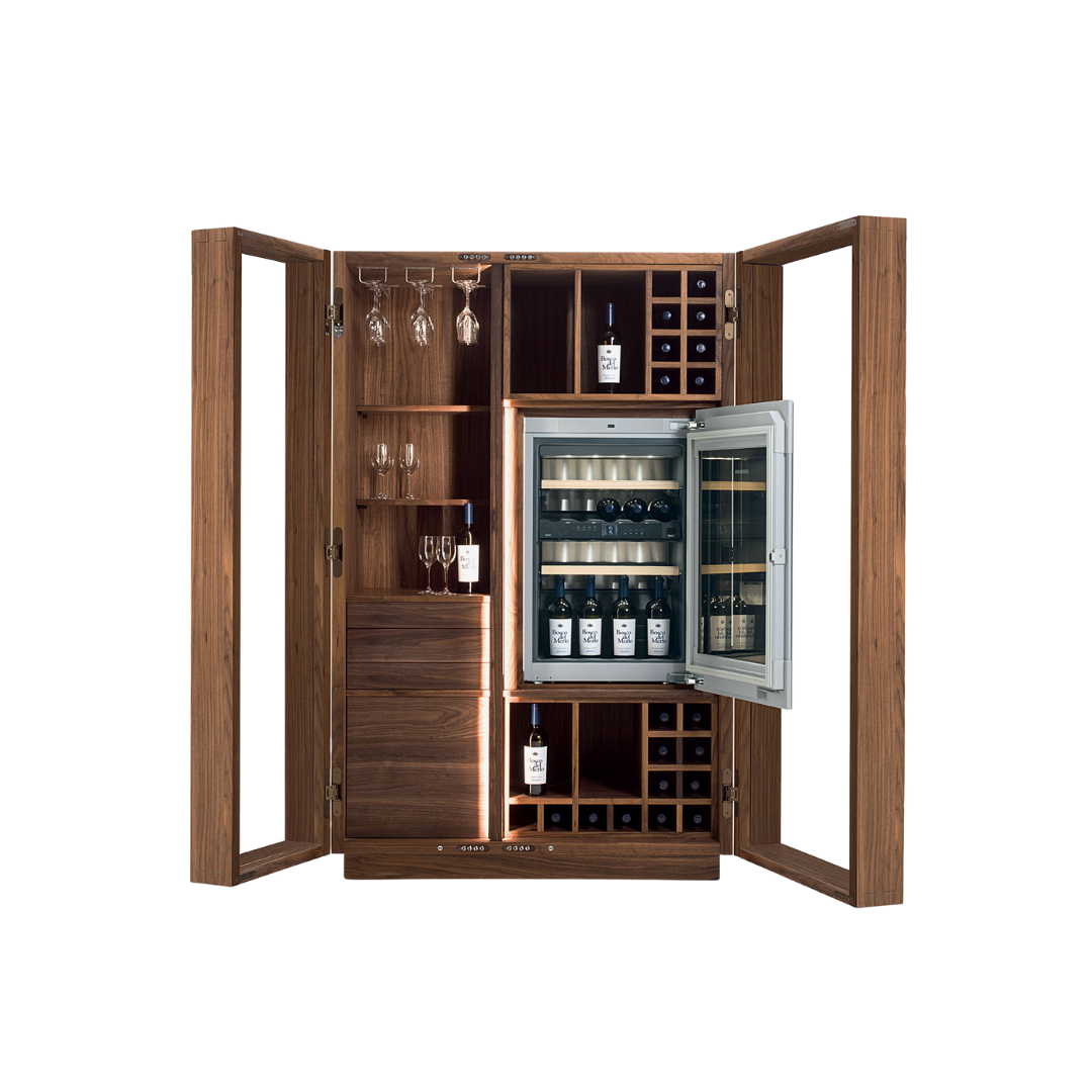 Designer furniture pieces by Chateau D'Ax, Chi Wing Lo, De Sede, Flou, Gamma Arredamenti, Lago, Liu Jo Living, Malerba, Missoni Home, Poltronova, Rolf Benz, Sur & Plus, Walter Knoll, Zanotta, Fiam, Jab, Giulio Marelli, Kristalia, Paolo C, Compar, Cornelio Cappellini, i4Mariani, Natisa, Potocco, Riva 1920, and more available at Royal Interiors Singapore. Shop showroom pieces at Royal 1956 in Delta House or Tan Boon Liat.