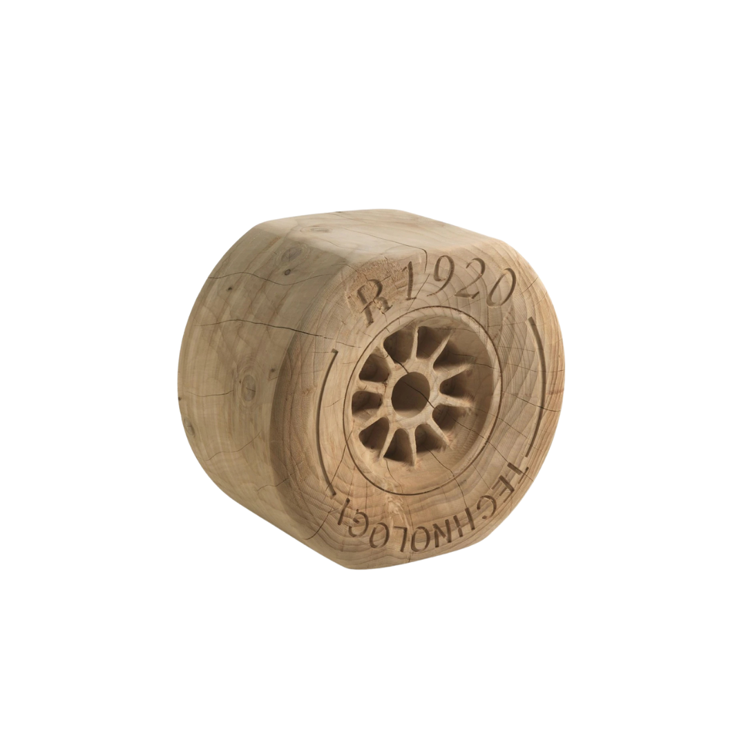 Designer furniture pieces by Chateau D'Ax, Chi Wing Lo, De Sede, Flou, Gamma Arredamenti, Lago, Liu Jo Living, Malerba, Missoni Home, Poltronova, Rolf Benz, Sur & Plus, Walter Knoll, Zanotta, Fiam, Jab, Giulio Marelli, Kristalia, Paolo C, Compar, Cornelio Cappellini, i4Mariani, Natisa, Potocco, Riva 1920, and more available at Royal Interiors Singapore. Shop showroom pieces at Royal 1956 in Delta House or Tan Boon Liat.