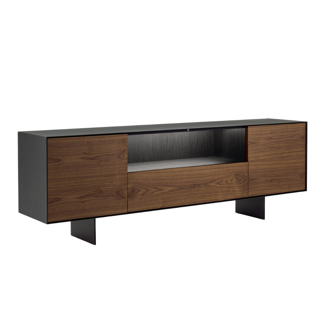 Designer furniture pieces by Chateau D'Ax, Chi Wing Lo, De Sede, Flou, Gamma Arredamenti, Lago, Liu Jo Living, Malerba, Missoni Home, Poltronova, Rolf Benz, Sur & Plus, Walter Knoll, Zanotta, Fiam, Jab, Giulio Marelli, Kristalia, Paolo C, Compar, Cornelio Cappellini, i4Mariani, Natisa, Potocco, Riva 1920, and more available at Royal Interiors Singapore. Shop showroom pieces at Royal 1956 in Delta House or Tan Boon Liat.