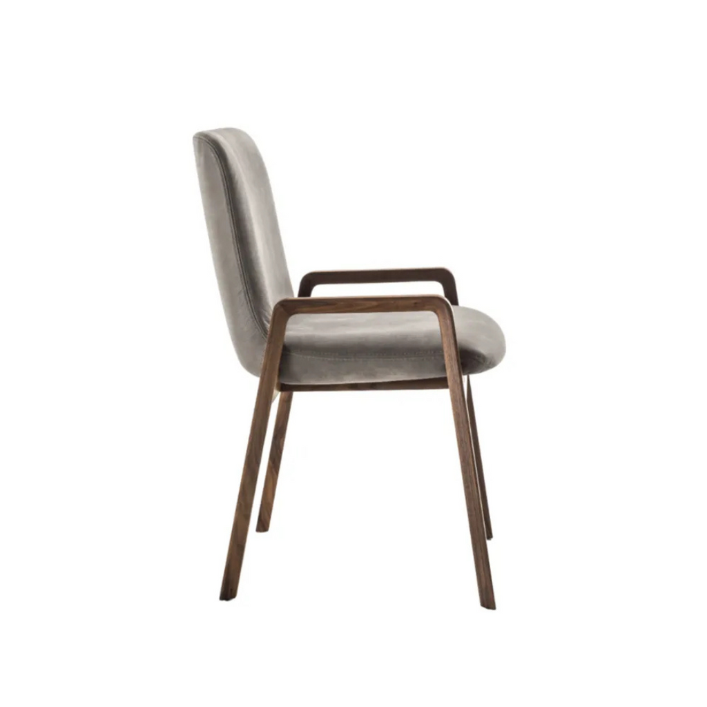 Designer furniture pieces by Chateau D'Ax, Chi Wing Lo, De Sede, Flou, Gamma Arredamenti, Lago, Liu Jo Living, Malerba, Missoni Home, Poltronova, Rolf Benz, Sur & Plus, Walter Knoll, Zanotta, Fiam, Jab, Giulio Marelli, Kristalia, Paolo C, Compar, Cornelio Cappellini, i4Mariani, Natisa, Potocco, Riva 1920, and more available at Royal Interiors Singapore. Shop showroom pieces at Royal 1956 in Delta House or Tan Boon Liat.