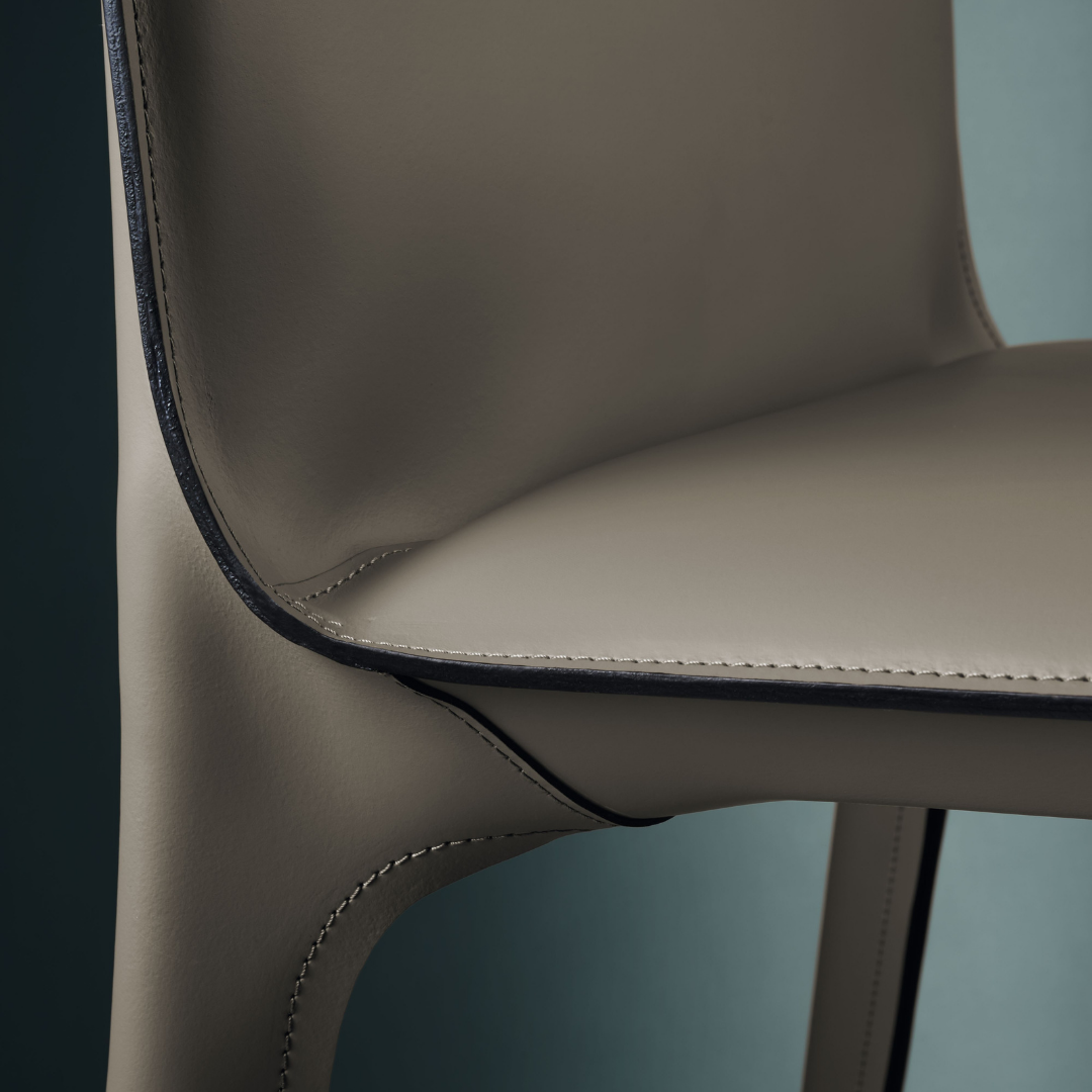 Walter Knoll furniture - everything is done with consciousness and based on a long tradition. Get to know the furniture brand of modernity in all its facets – in the past, today and on site at Royal Interiors Singapore