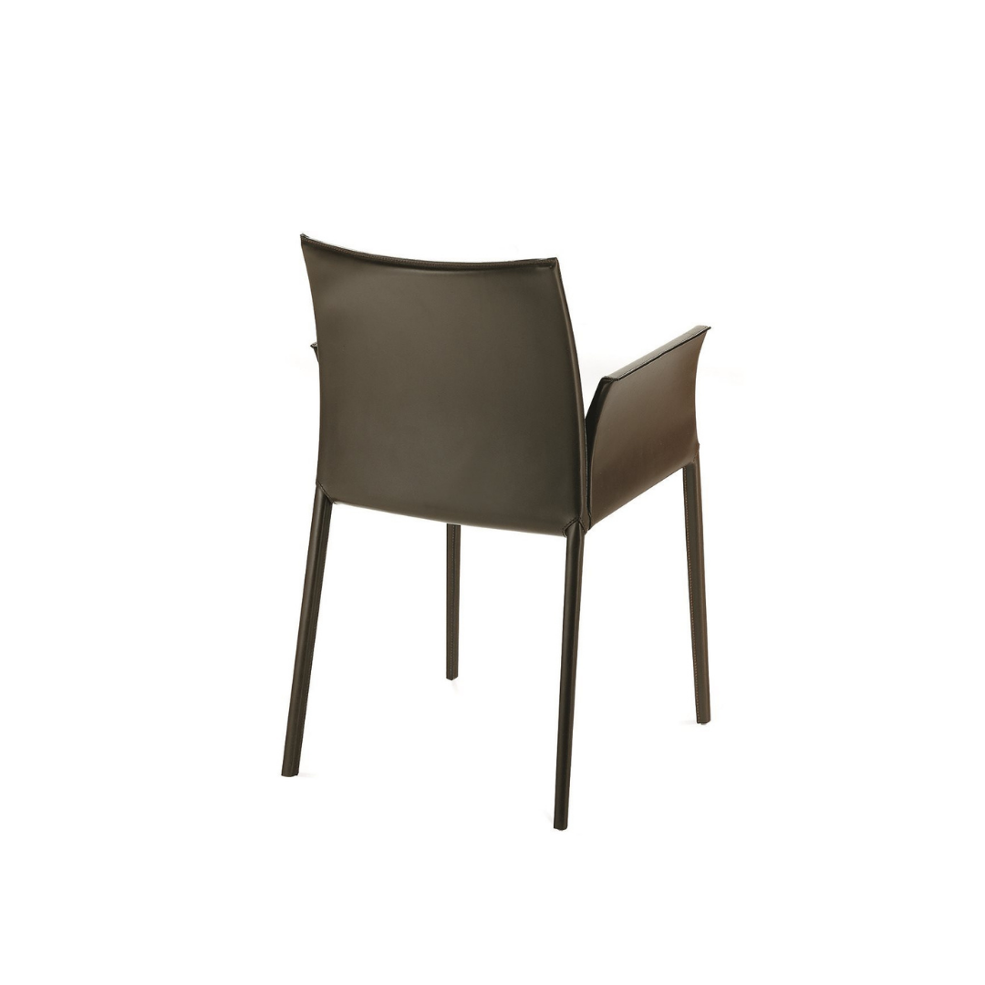 Designer furniture pieces by Chateau D'Ax, Chi Wing Lo, De Sede, Flou, Gamma Arredamenti, Lago, Liu Jo Living, Malerba, Missoni Home, Poltronova, Rolf Benz, Sur & Plus, Walter Knoll, Zanotta, Fiam, Jab, Giulio Marelli, Kristalia, Paolo C, Compar, Cornelio Cappellini, i4Mariani, Natisa, Potocco, Riva 1920, and more available at Royal Interiors Singapore. Shop showroom pieces at Royal 1956 in Delta House or Tan Boon Liat.