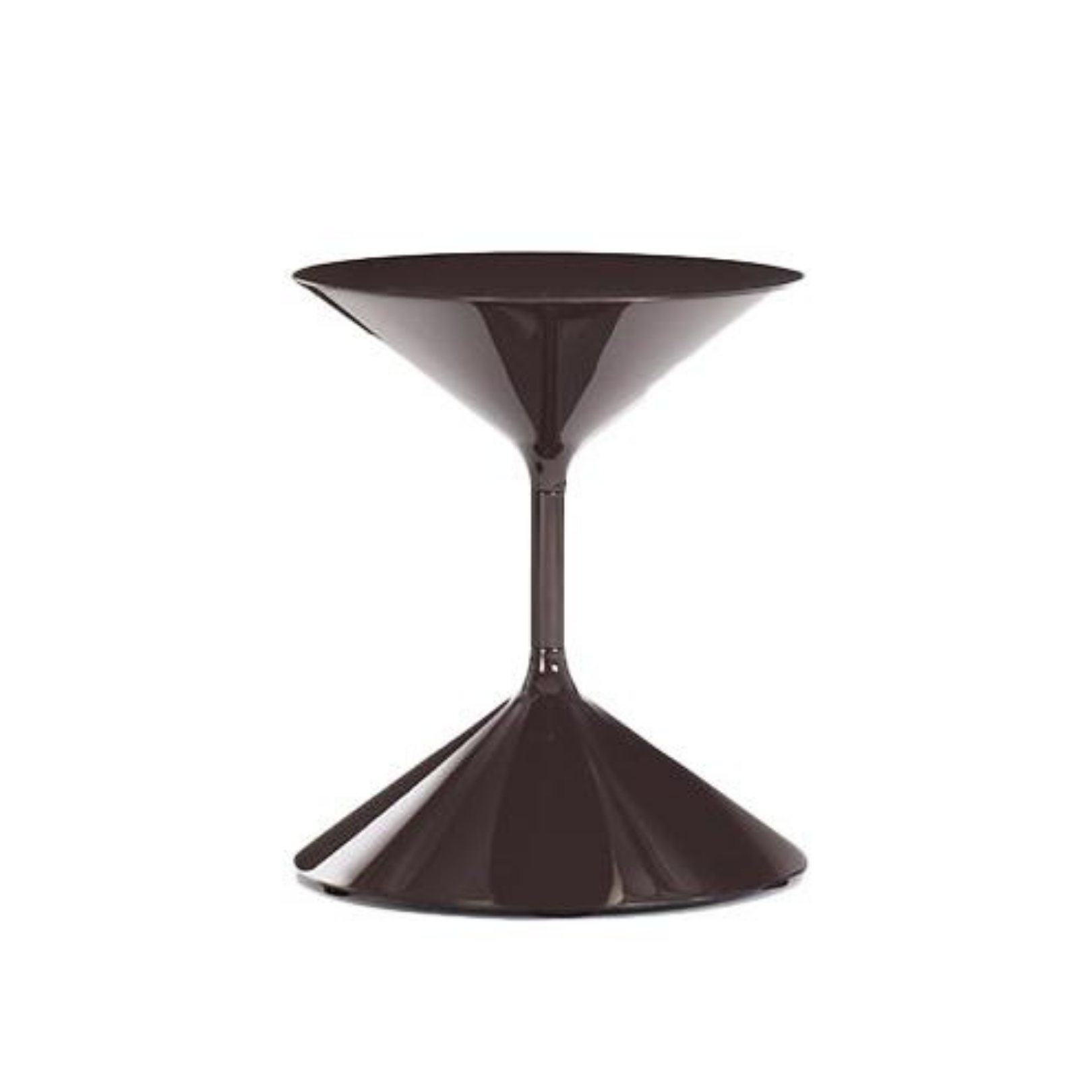 Designer furniture pieces by Chateau D'Ax, Chi Wing Lo, De Sede, Flou, Gamma Arredamenti, Lago, Liu Jo Living, Malerba, Missoni Home, Poltronova, Rolf Benz, Sur & Plus, Walter Knoll, Zanotta, Fiam, Jab, Giulio Marelli, Kristalia, Paolo C, Compar, Cornelio Cappellini, i4Mariani, Natisa, Potocco, Riva 1920, and more available at Royal Interiors Singapore. Shop showroom pieces at Royal 1956 in Delta House or Tan Boon Liat.